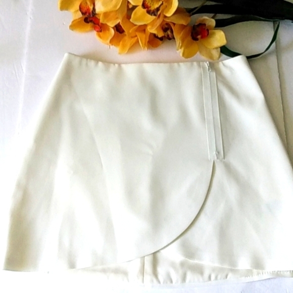 ALICE & OLIVIA CLASSICS CREAM TULIP HEM CROSSOVER MINI SKIRT SIZE 8 - Picture 10 of 13